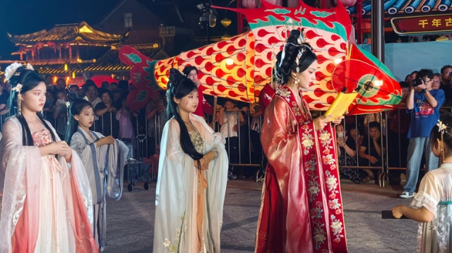 如東栟茶古鎮(zhèn)舉行拜月儀式，為市民游客呈獻(xiàn)視覺(jué)盛宴